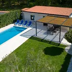 Дом отдыха Lana With Private Pool