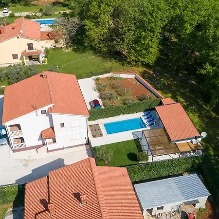 Дом отдыха Lana With Private Pool