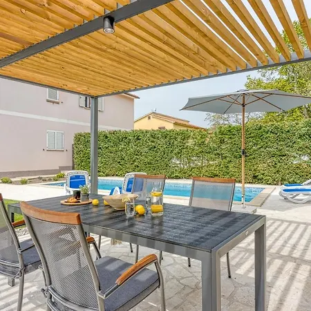 Lana With Private Pool Kirmenjak