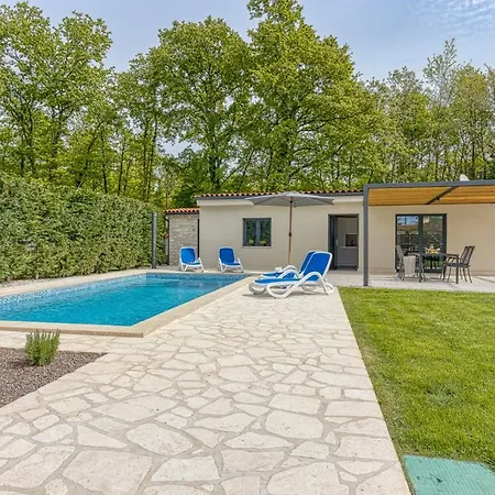 Lana With Private Pool * Kirmenjak
